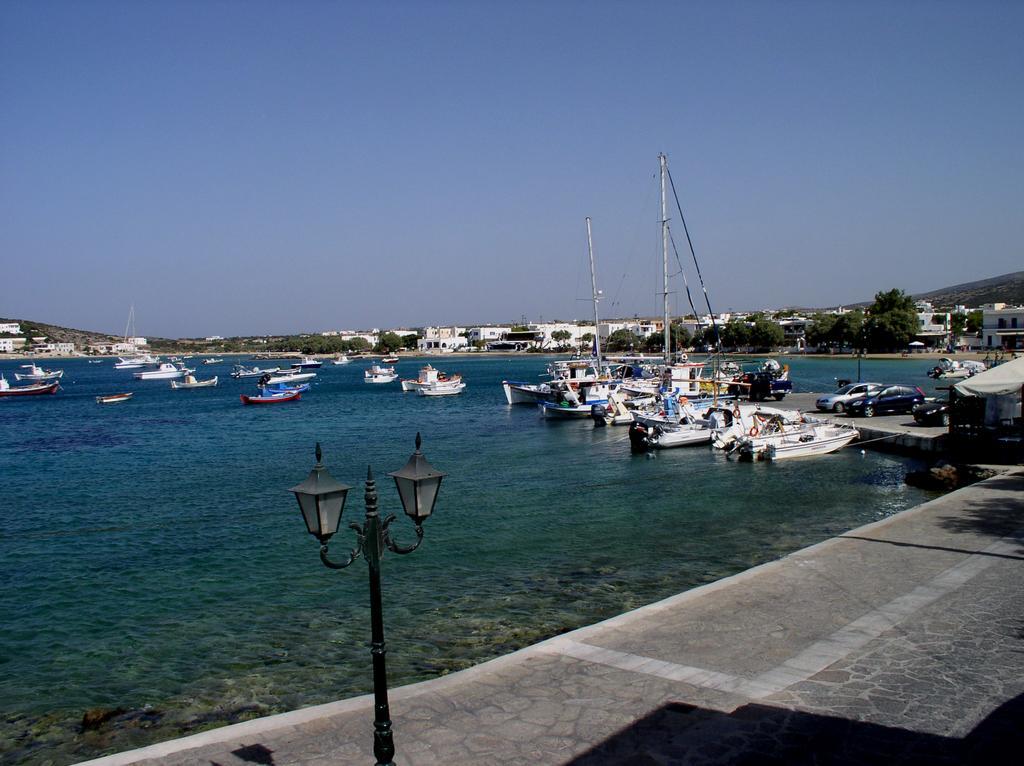 Narkissos Studios Alikí Rum bild